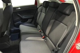 punainen Volkswagen Taigo 2024 kuva 8.