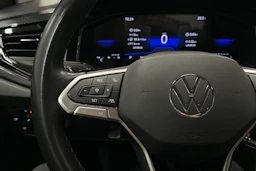 punainen Volkswagen Taigo 2024 kuva 11.