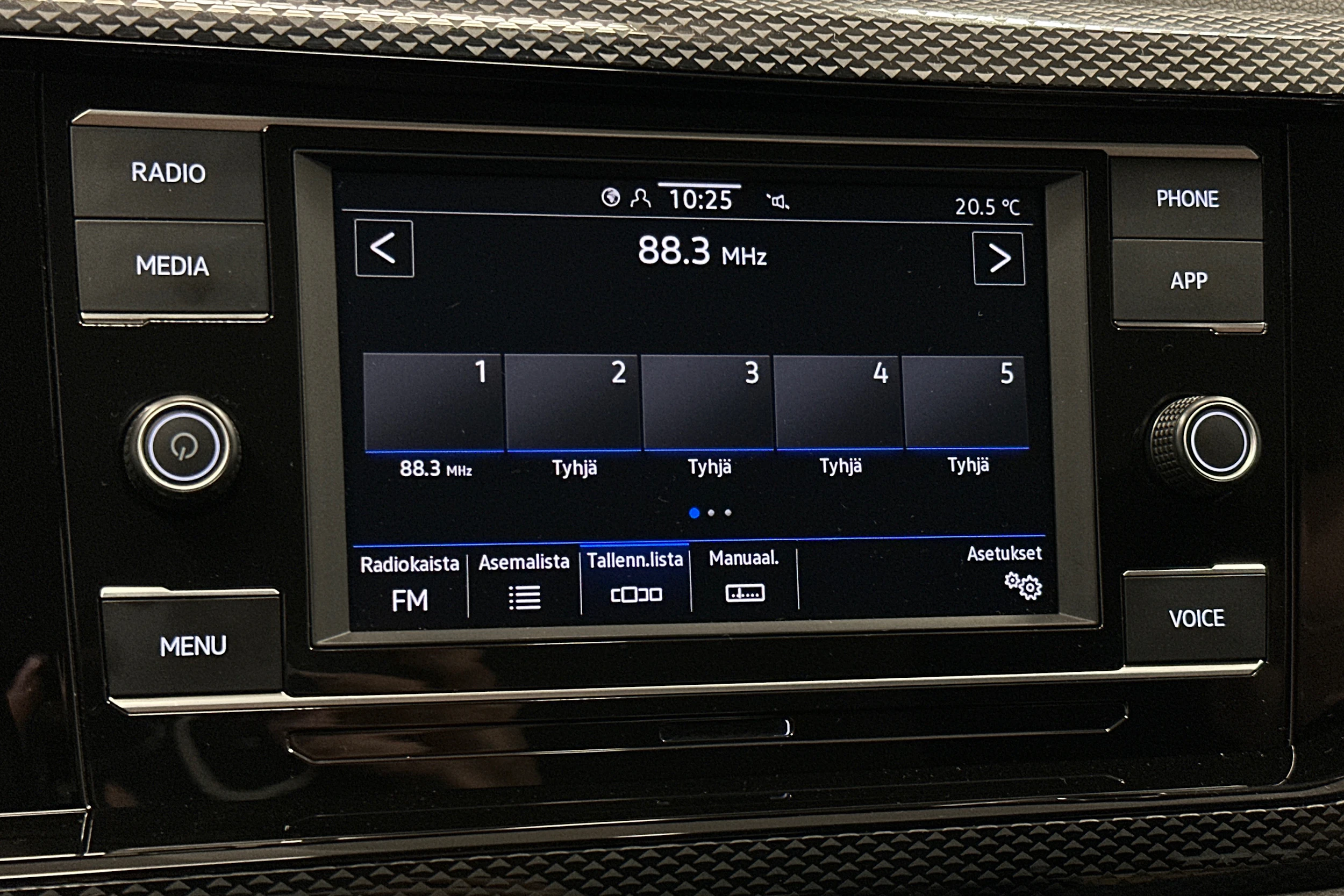 punainen Volkswagen Taigo 2024 kuva 17.