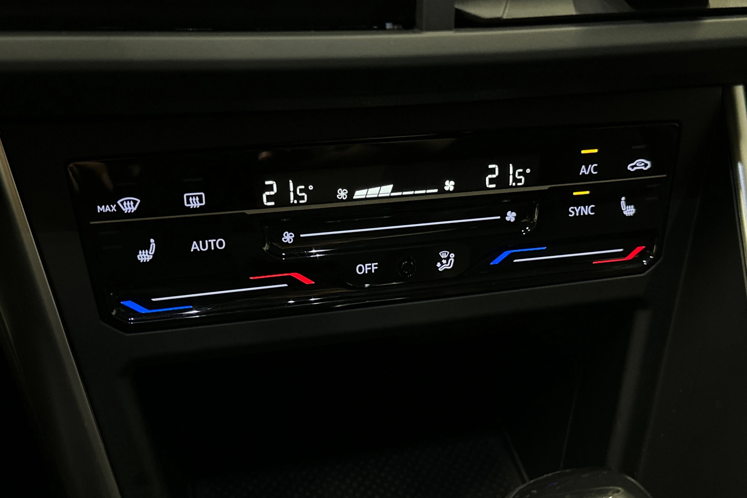 punainen Volkswagen Taigo 2024 kuva 24.