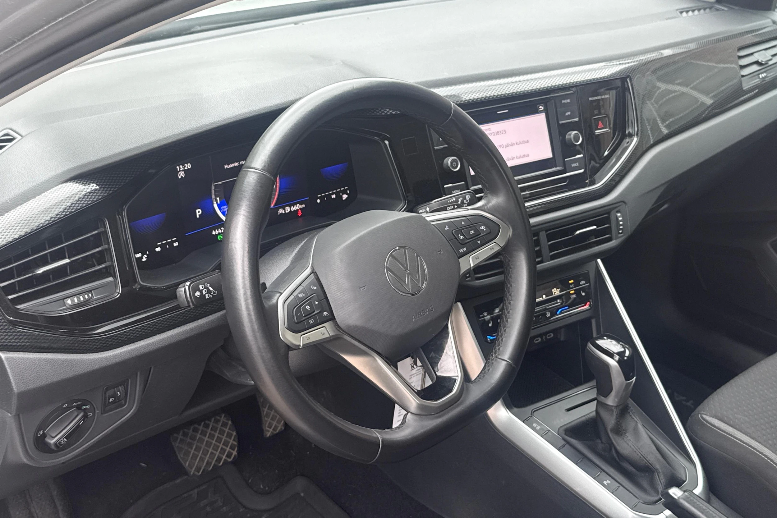 harmaa Volkswagen Taigo 2024 kuva 3.