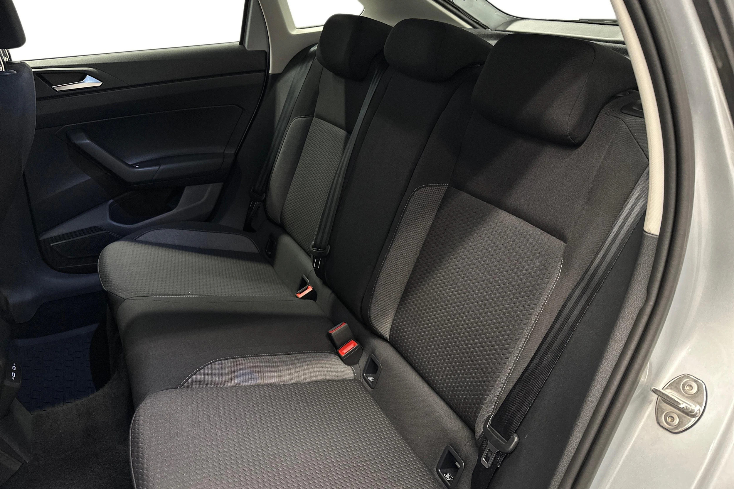 harmaa Volkswagen Taigo 2024 kuva 8.