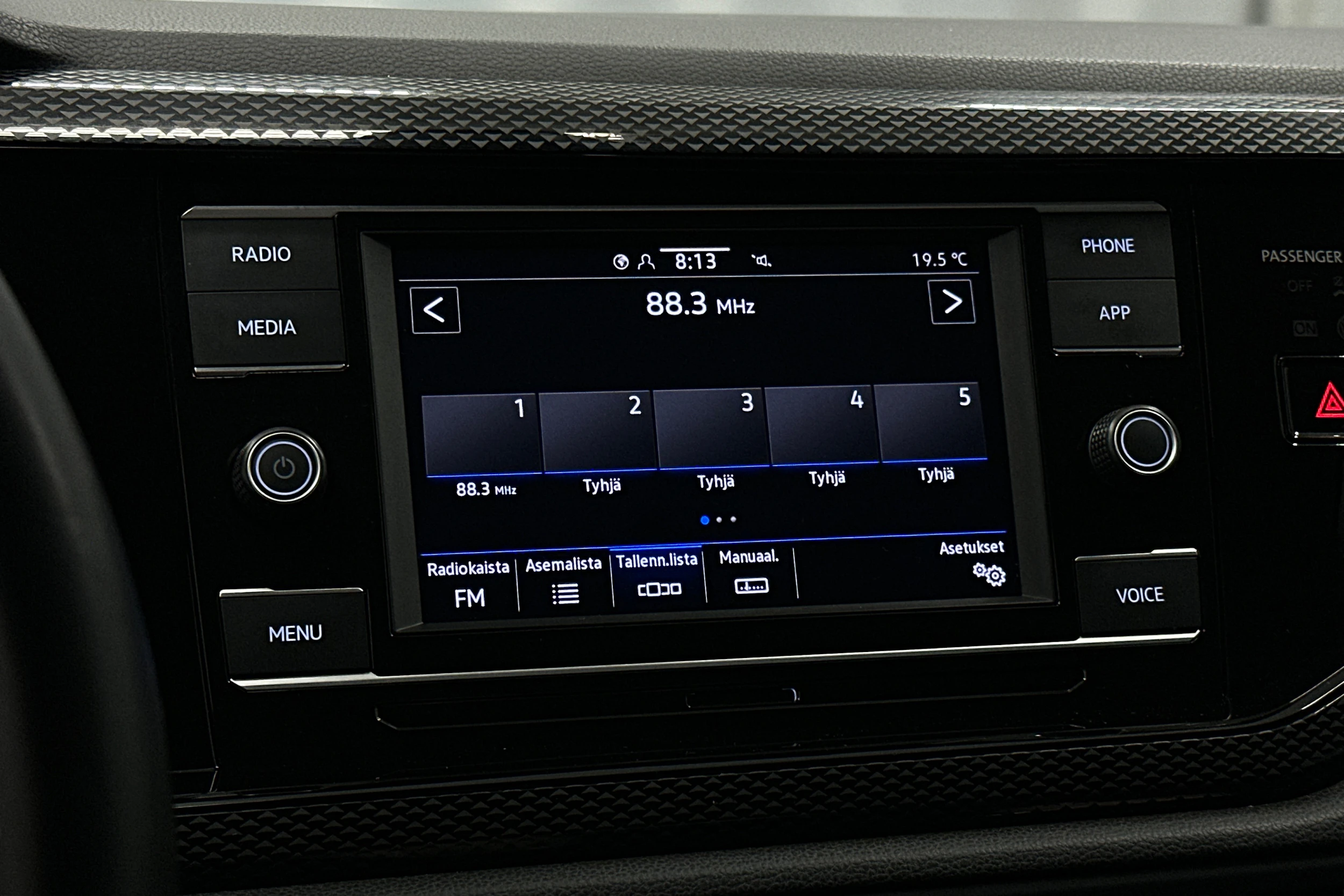 harmaa Volkswagen Taigo 2024 kuva 14.