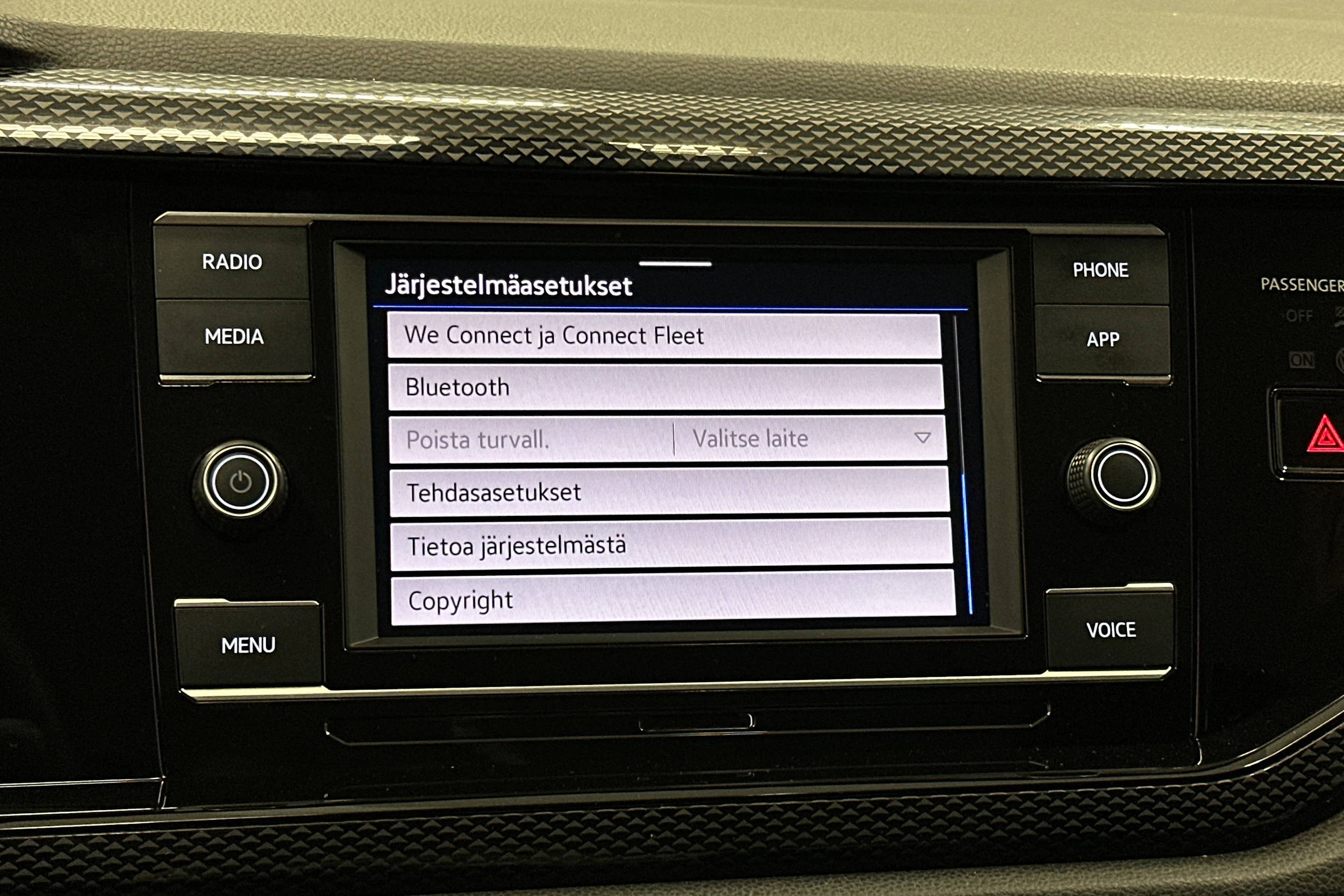 harmaa Volkswagen Taigo 2024 kuva 18.