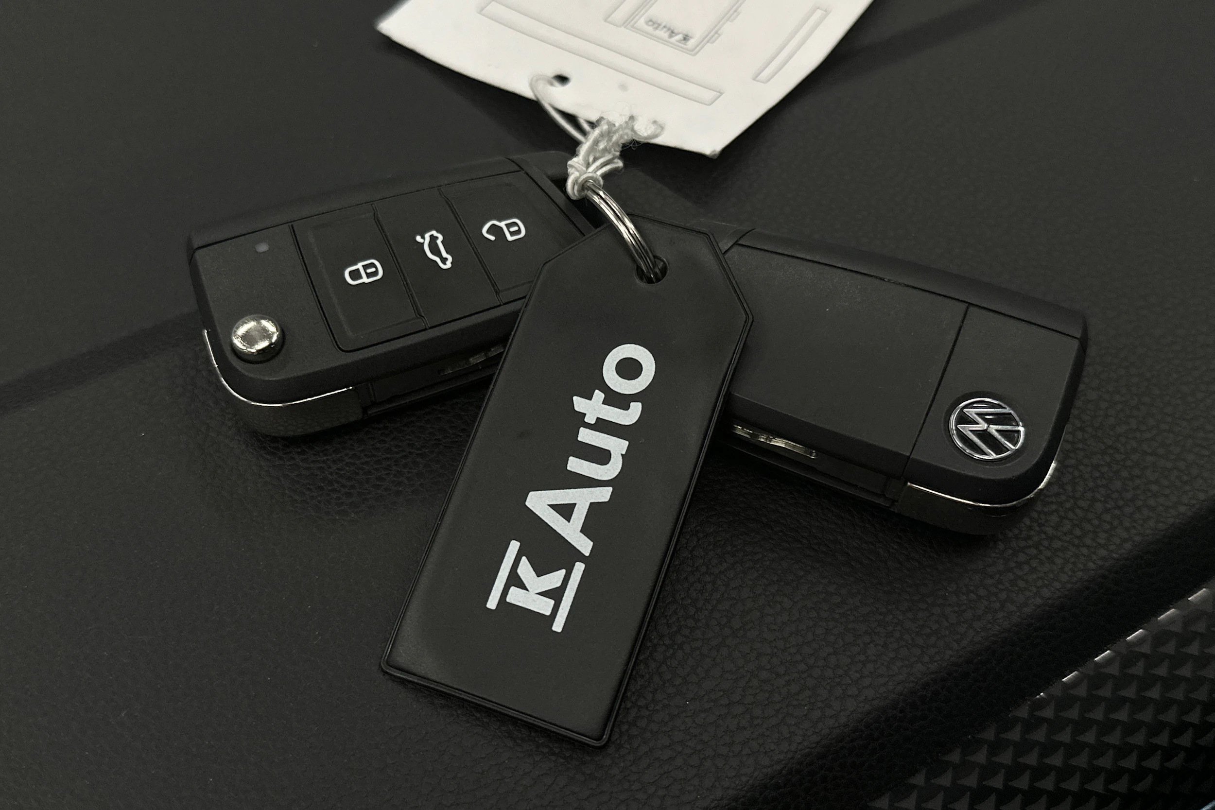 harmaa Volkswagen Taigo 2024 kuva 27.