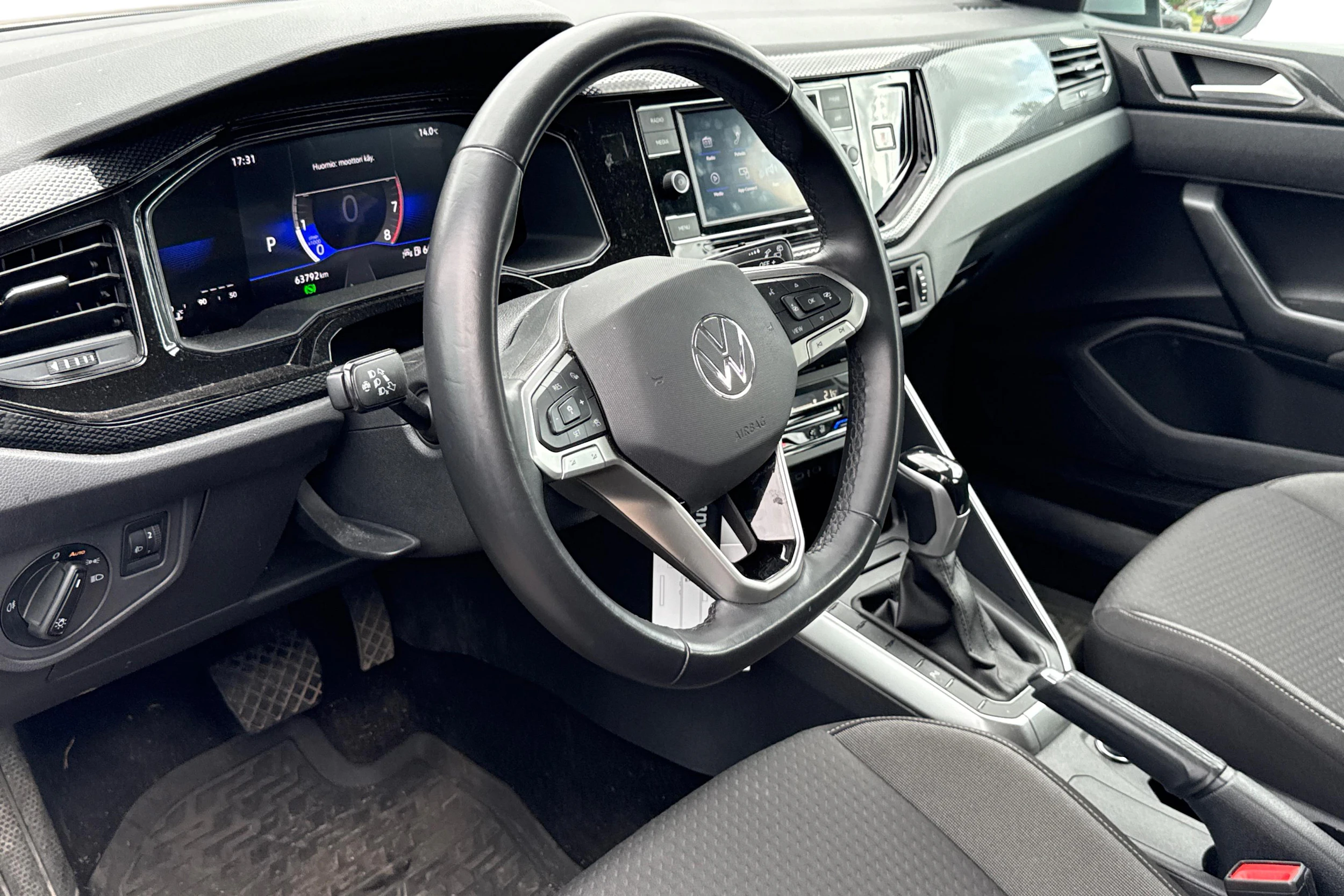 harmaa Volkswagen Taigo 2024 kuva 3.
