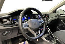 harmaa Volkswagen Taigo 2024 kuva 6.