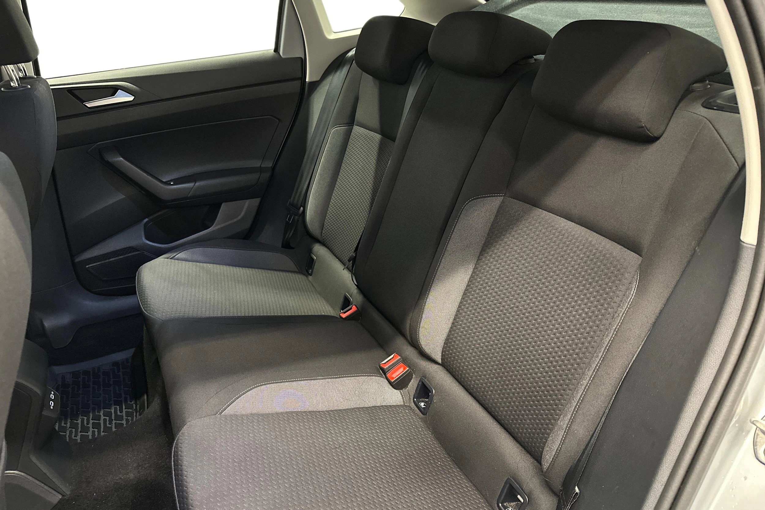 harmaa Volkswagen Taigo 2024 kuva 8.