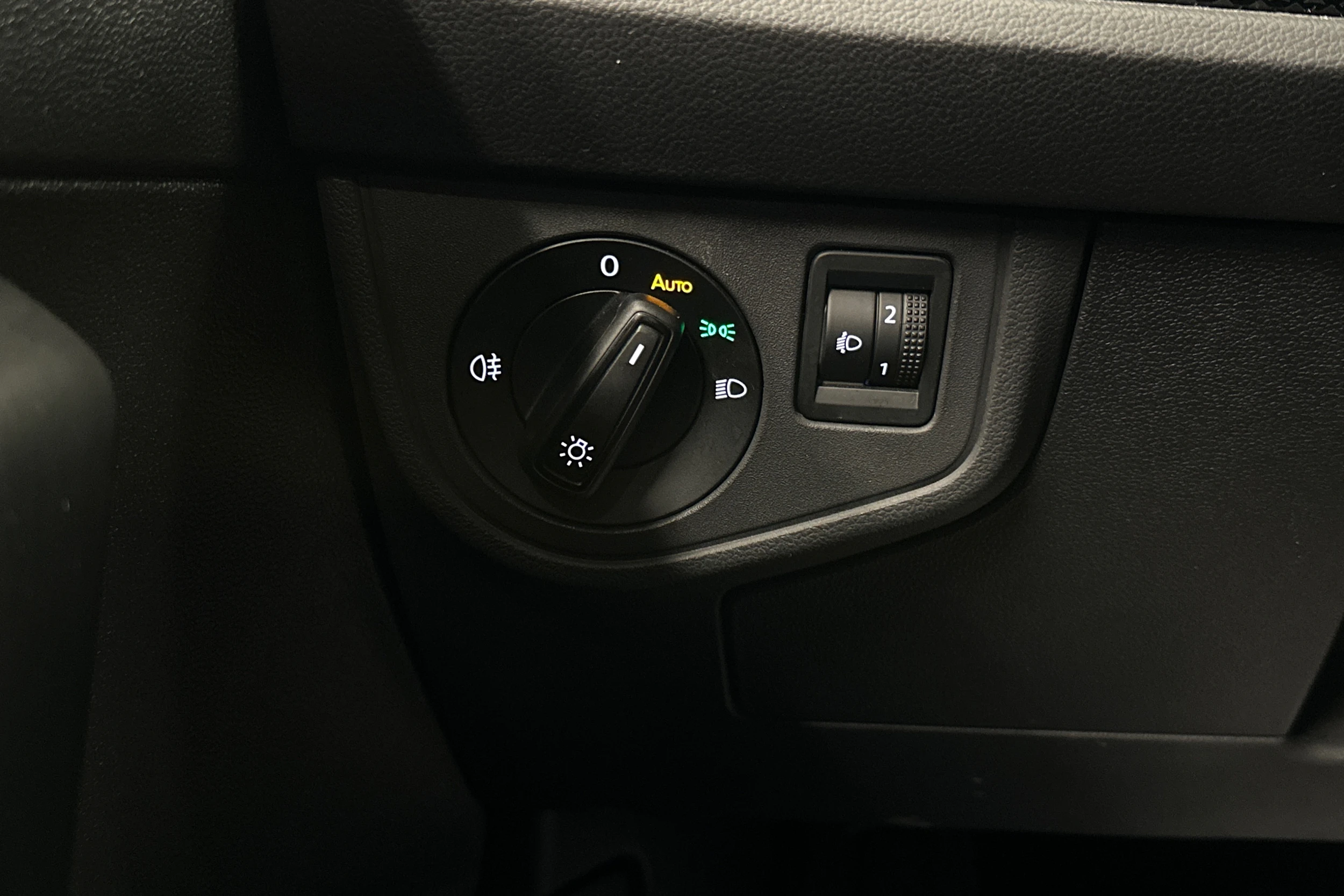 harmaa Volkswagen Taigo 2024 kuva 14.
