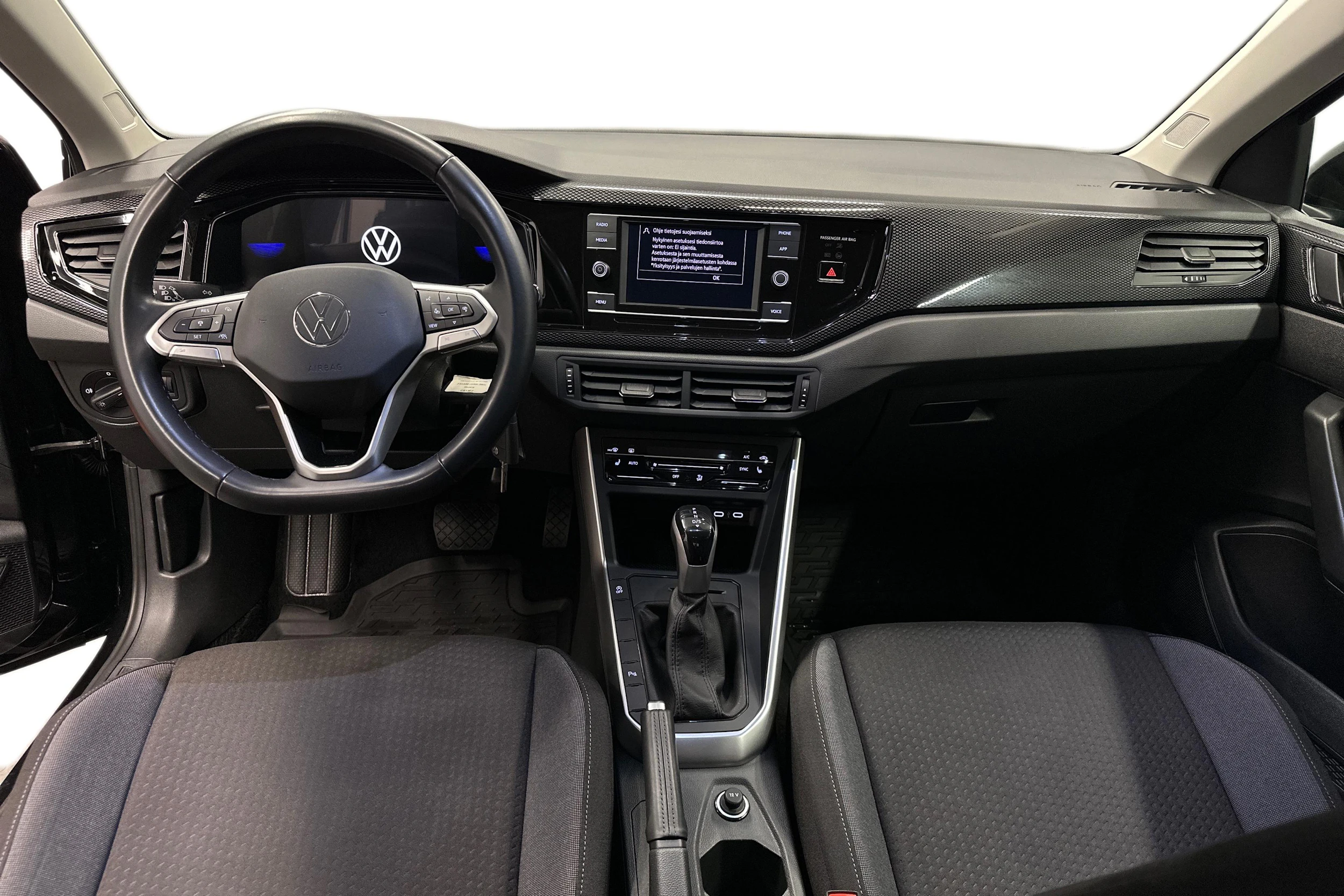 musta Volkswagen Taigo 2024 kuva 7.
