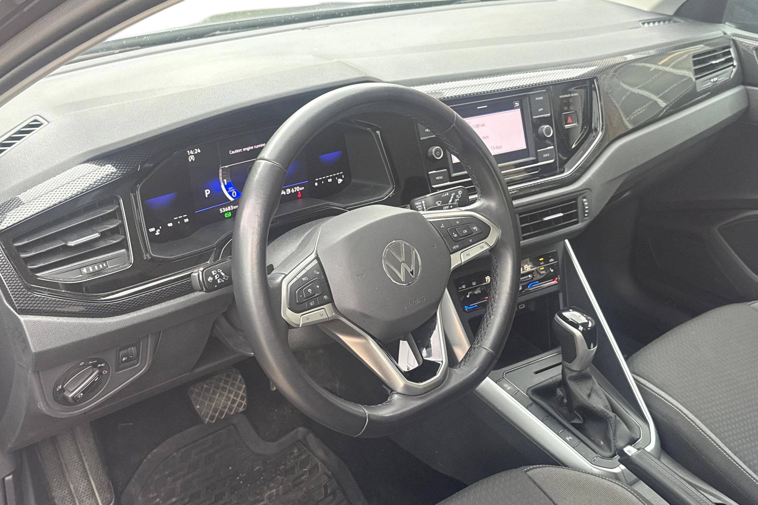 harmaa Volkswagen Taigo 2024 kuva 3.