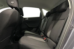harmaa Volkswagen Taigo 2024 kuva 8.