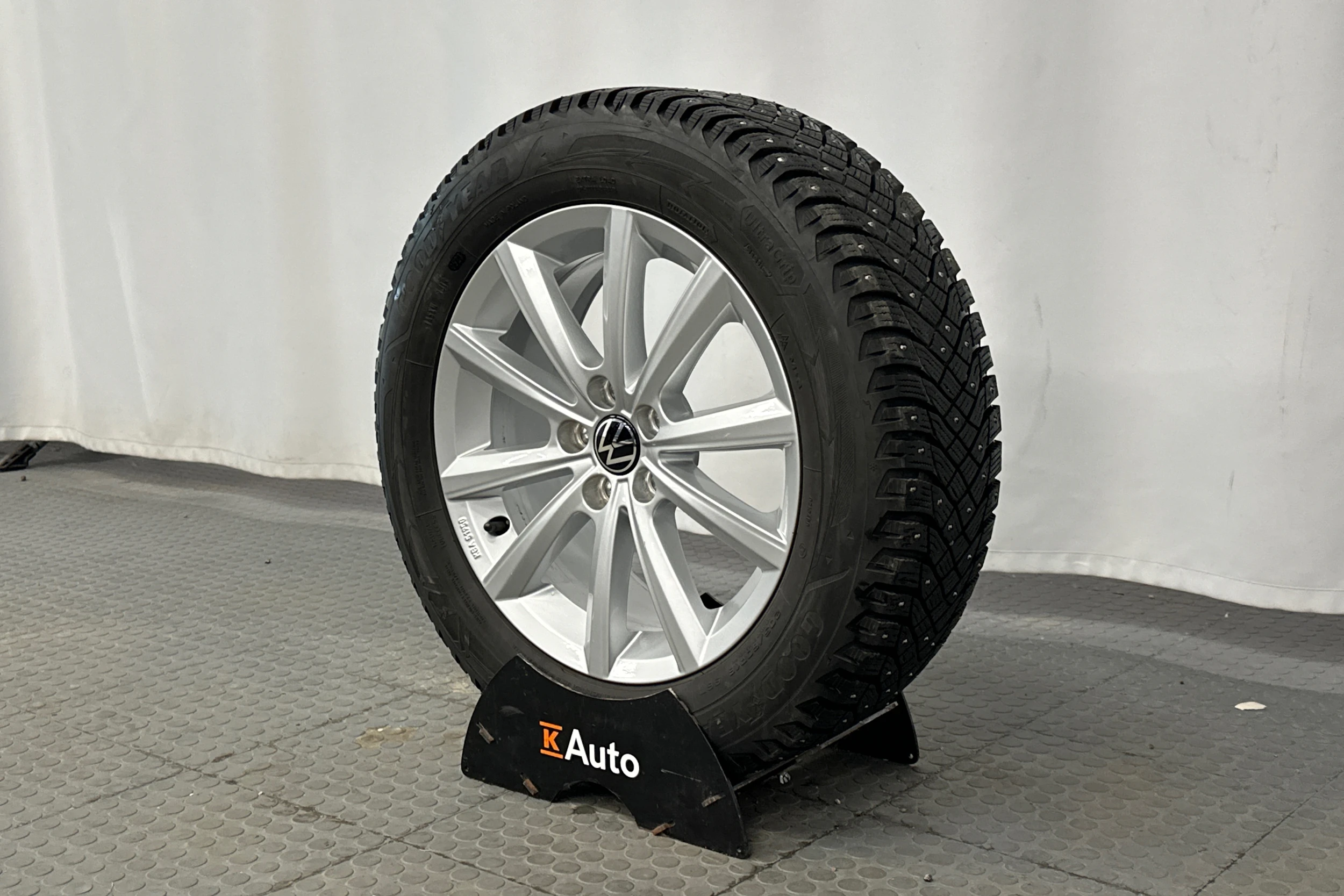 harmaa Volkswagen Taigo 2024 kuva 10.