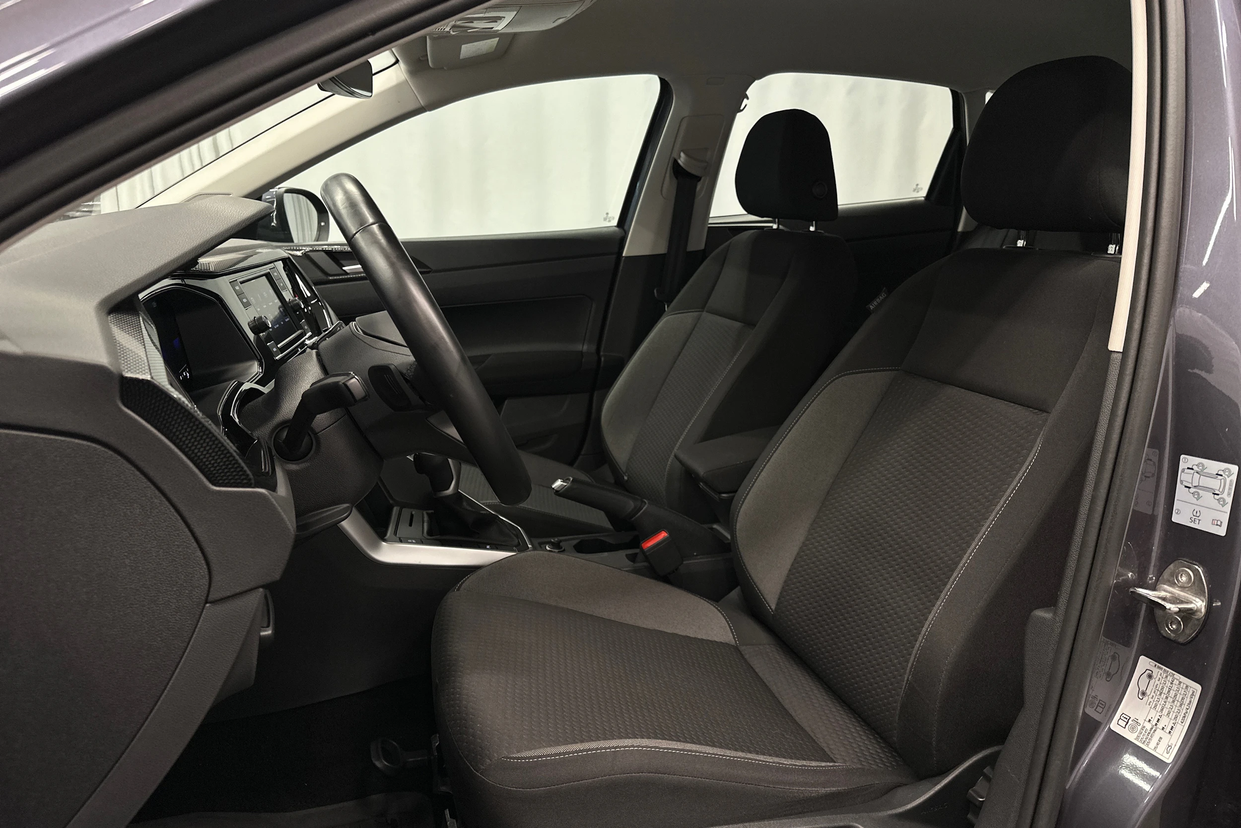 harmaa Volkswagen Taigo 2024 kuva 12.