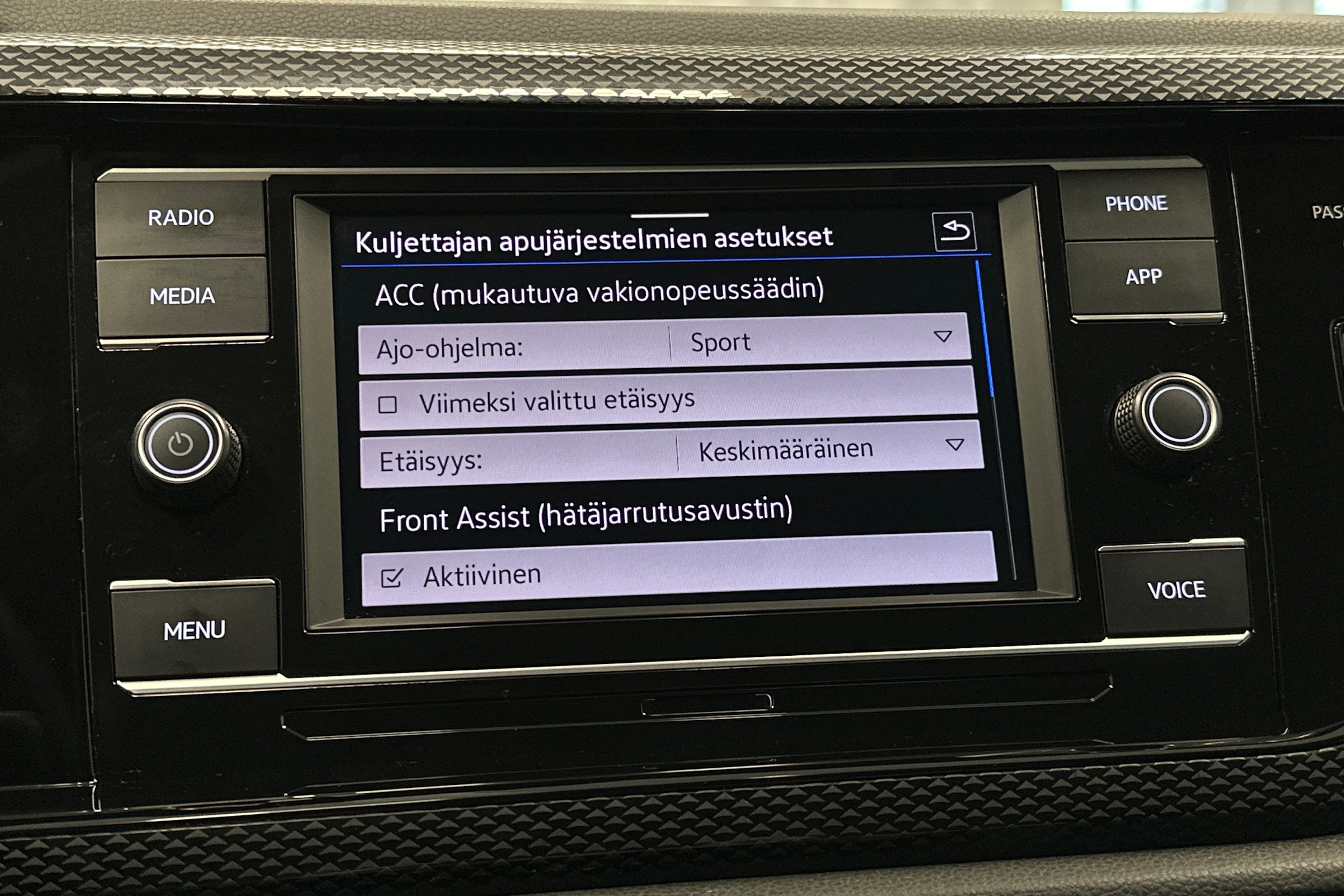 harmaa Volkswagen Taigo 2024 kuva 17.