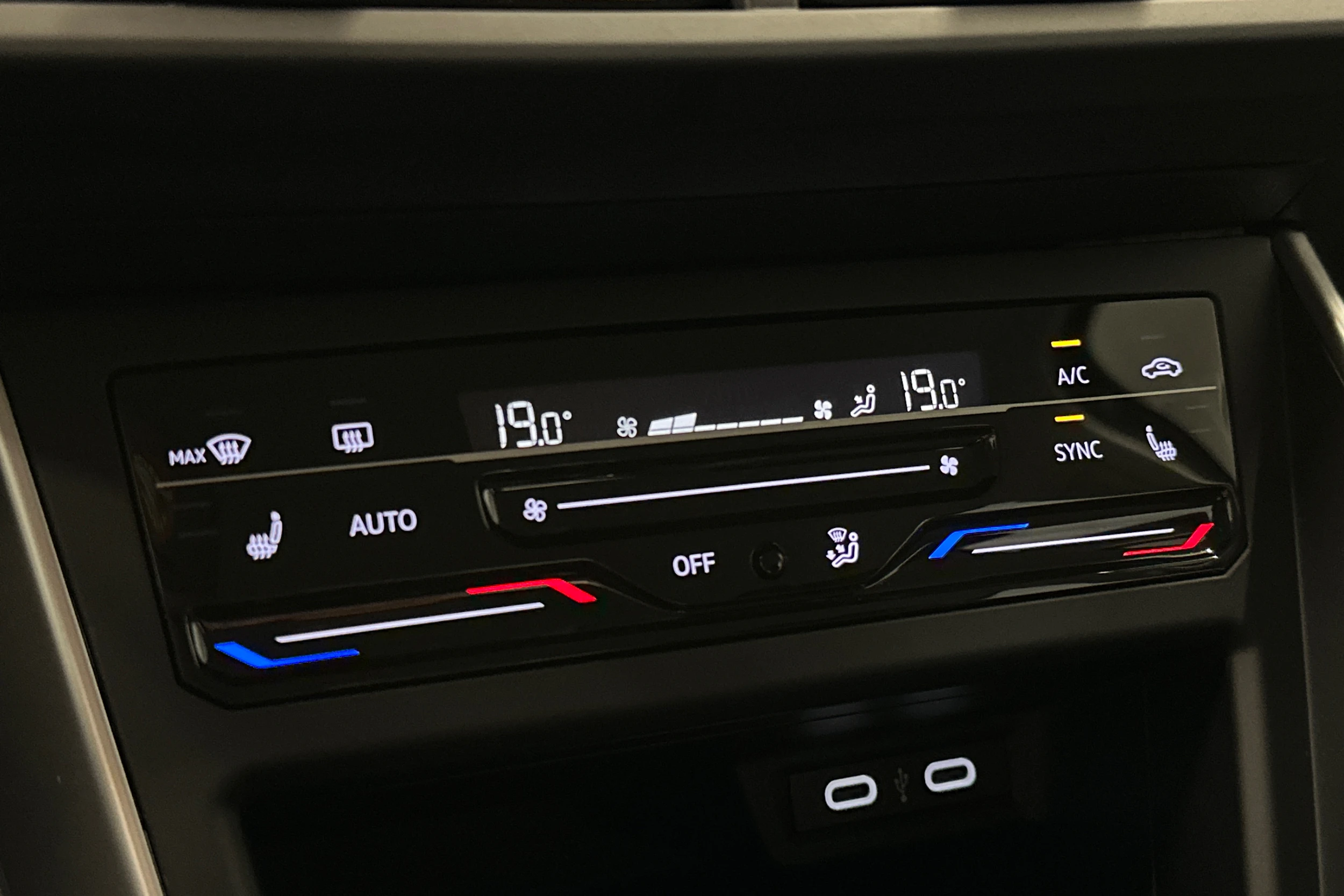 harmaa Volkswagen Taigo 2024 kuva 22.