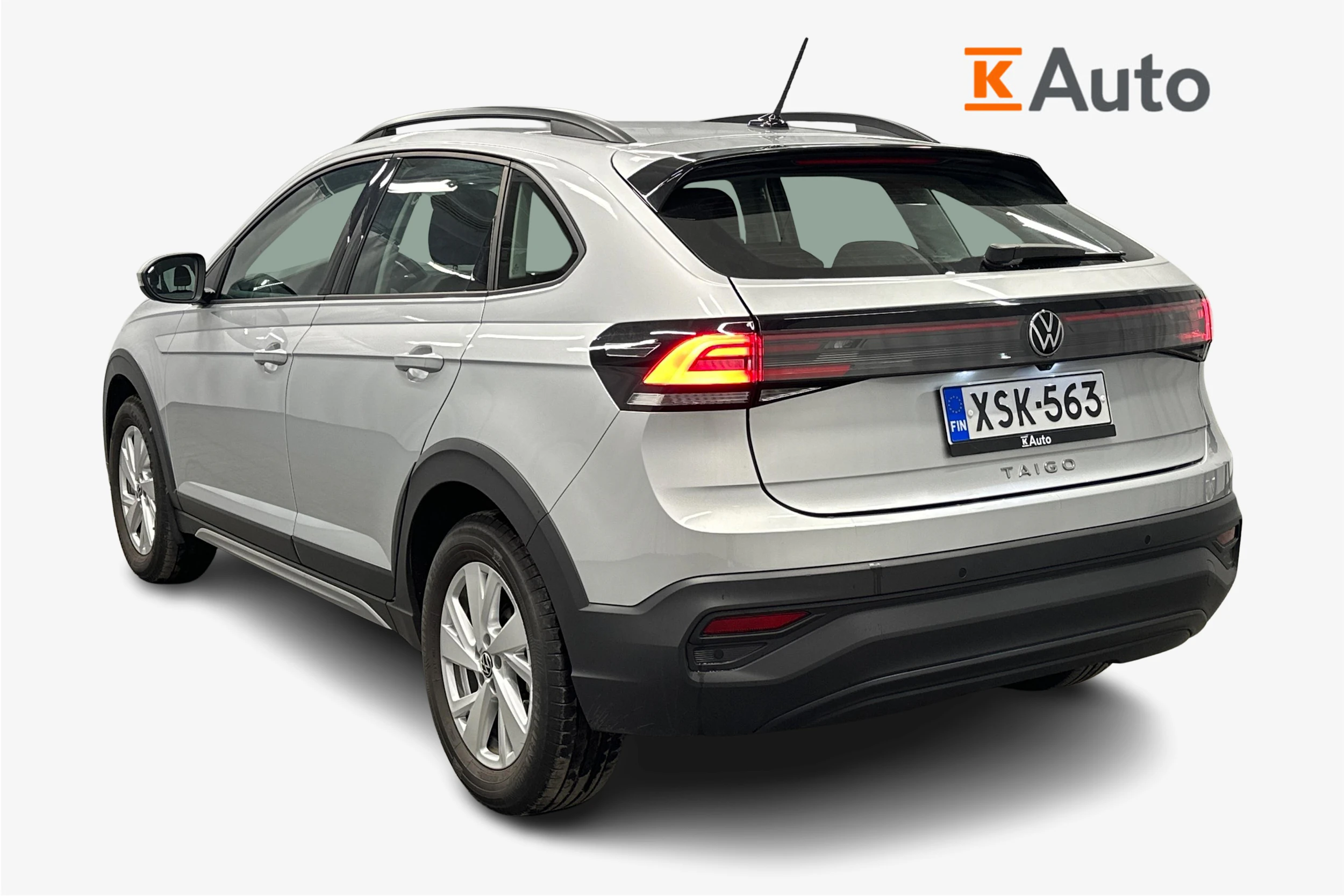 harmaa Volkswagen Taigo 2024 kuva 3.