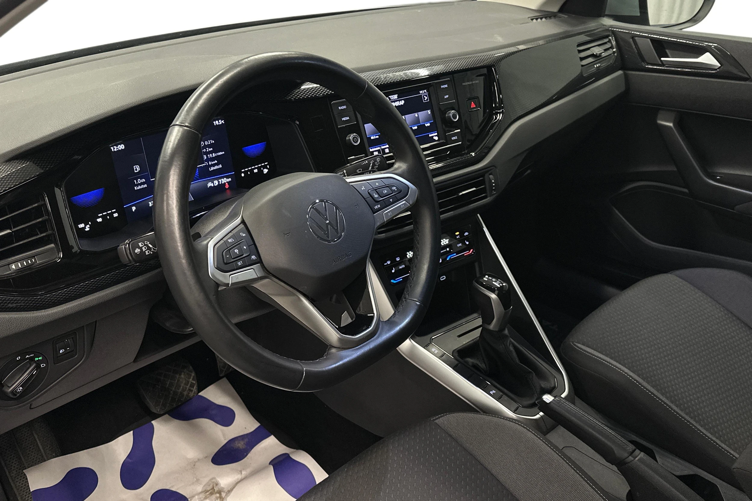 harmaa Volkswagen Taigo 2024 kuva 8.