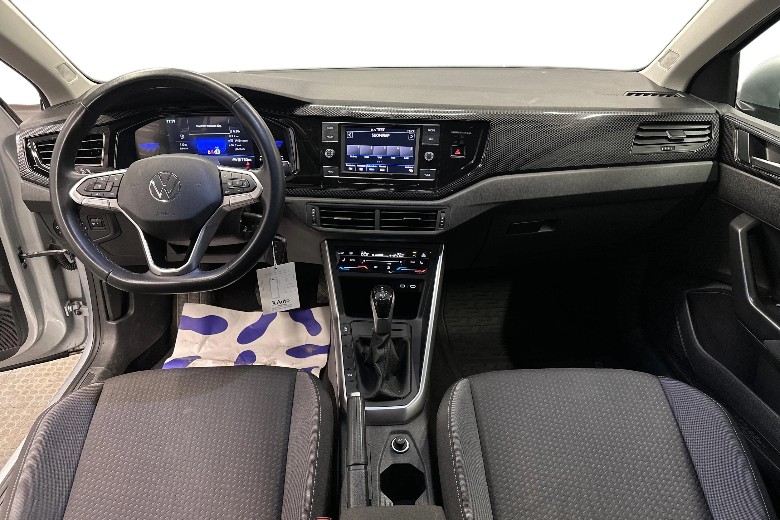 harmaa Volkswagen Taigo 2024 kuva 9.
