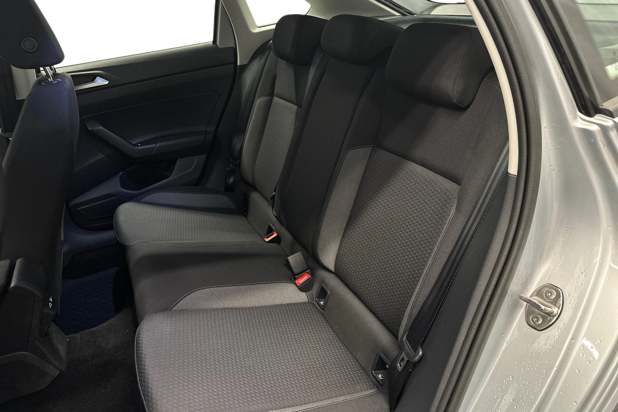 harmaa Volkswagen Taigo 2024 kuva 11.