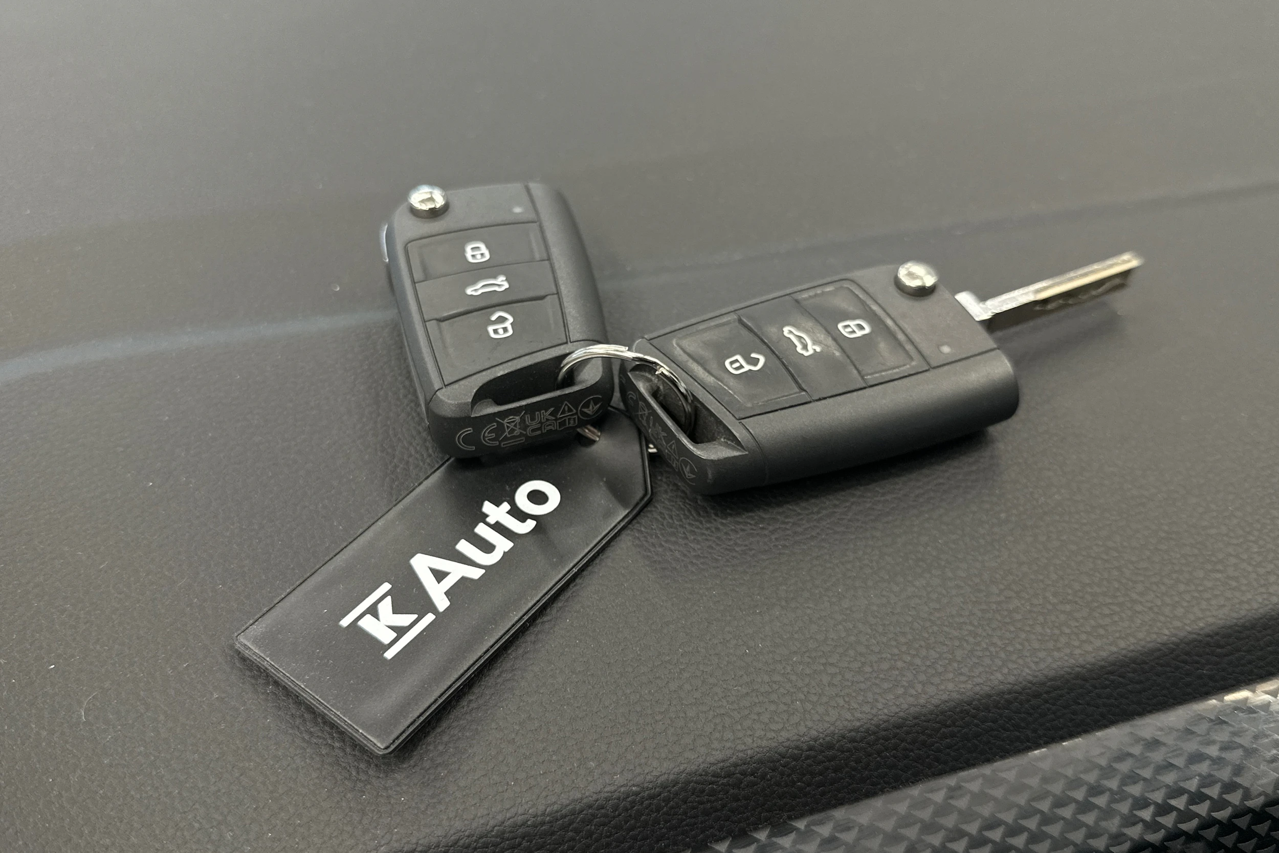 harmaa Volkswagen Taigo 2024 kuva 29.