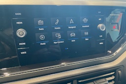Punainen Volkswagen Taigo 2024 kuva 17.