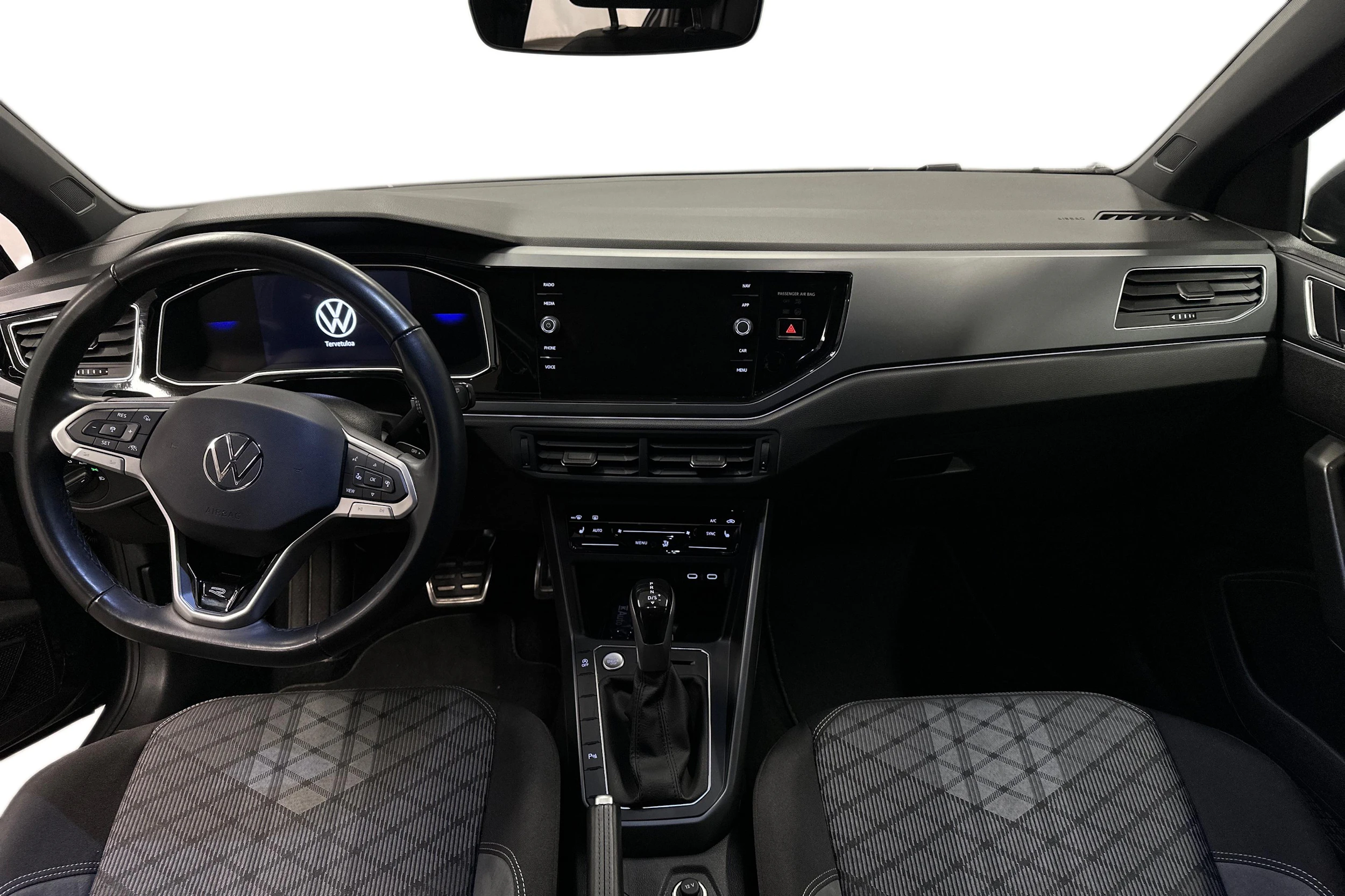 harmaa Volkswagen Taigo 2024 kuva 7.