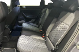 harmaa Volkswagen Taigo 2024 kuva 8.
