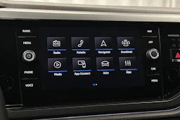 harmaa Volkswagen Taigo 2024 kuva 16.