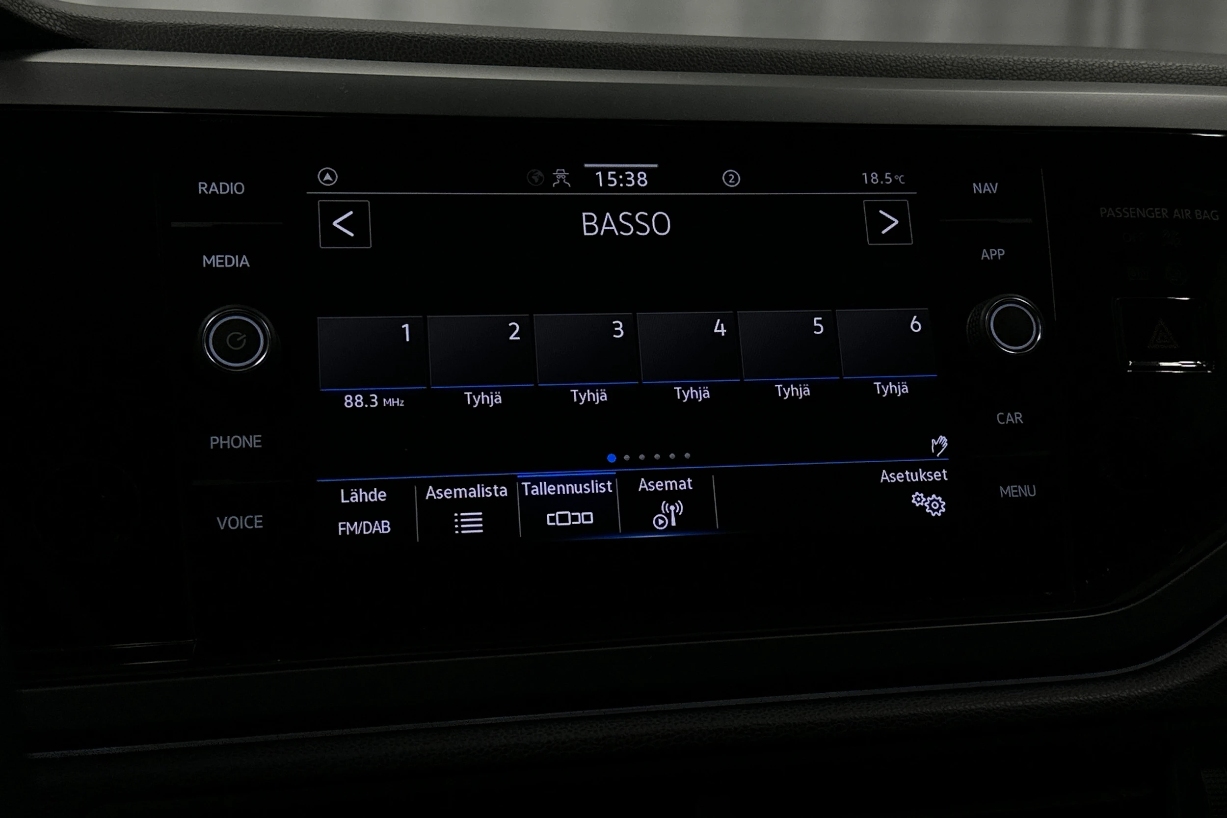 harmaa Volkswagen Taigo 2024 kuva 18.