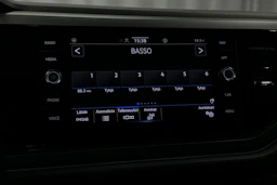 harmaa Volkswagen Taigo 2024 kuva 18.