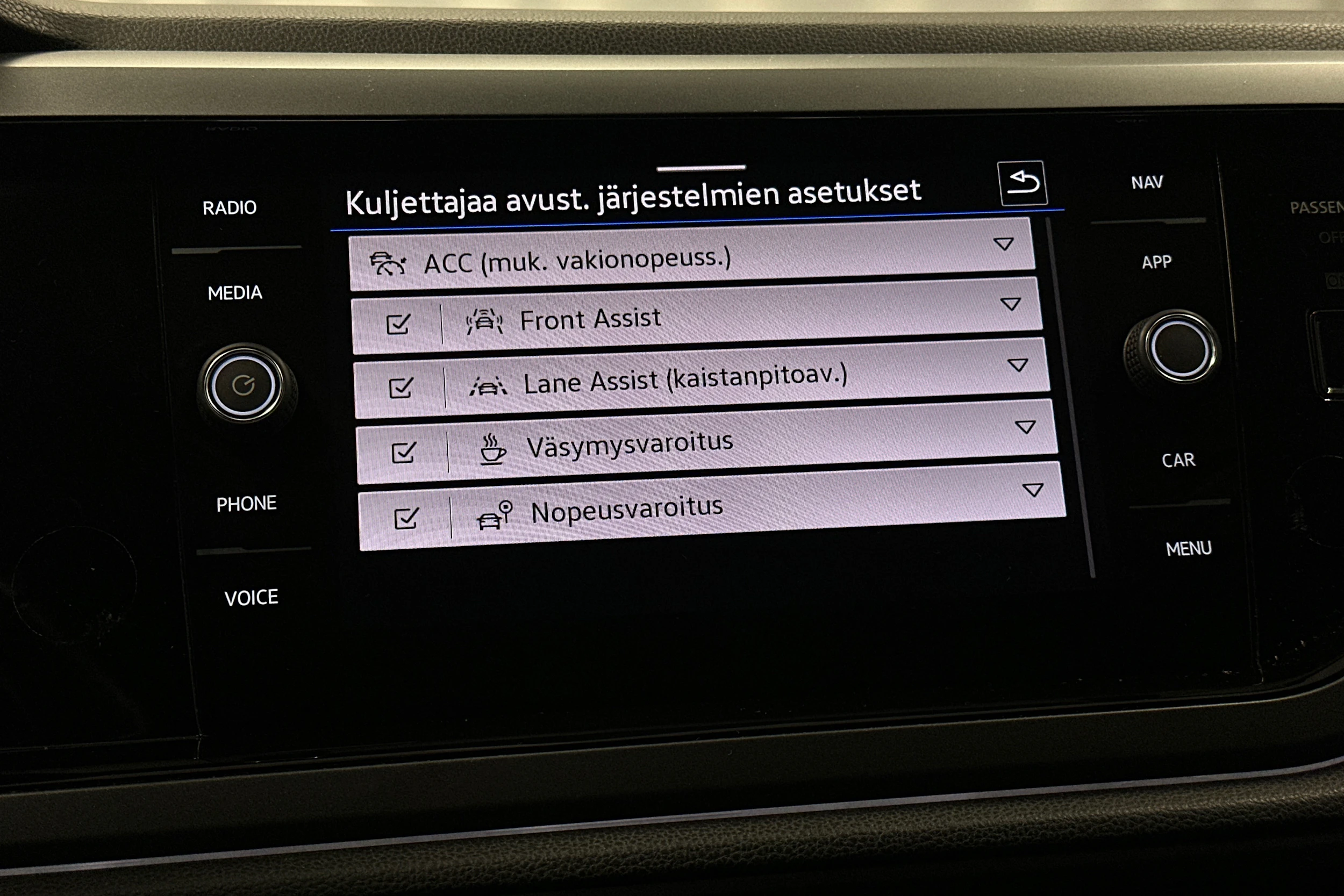 harmaa Volkswagen Taigo 2024 kuva 20.