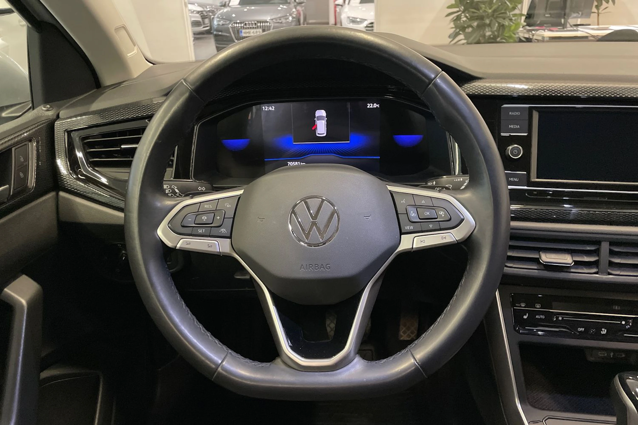 harmaa Volkswagen Taigo 2024 kuva 15.