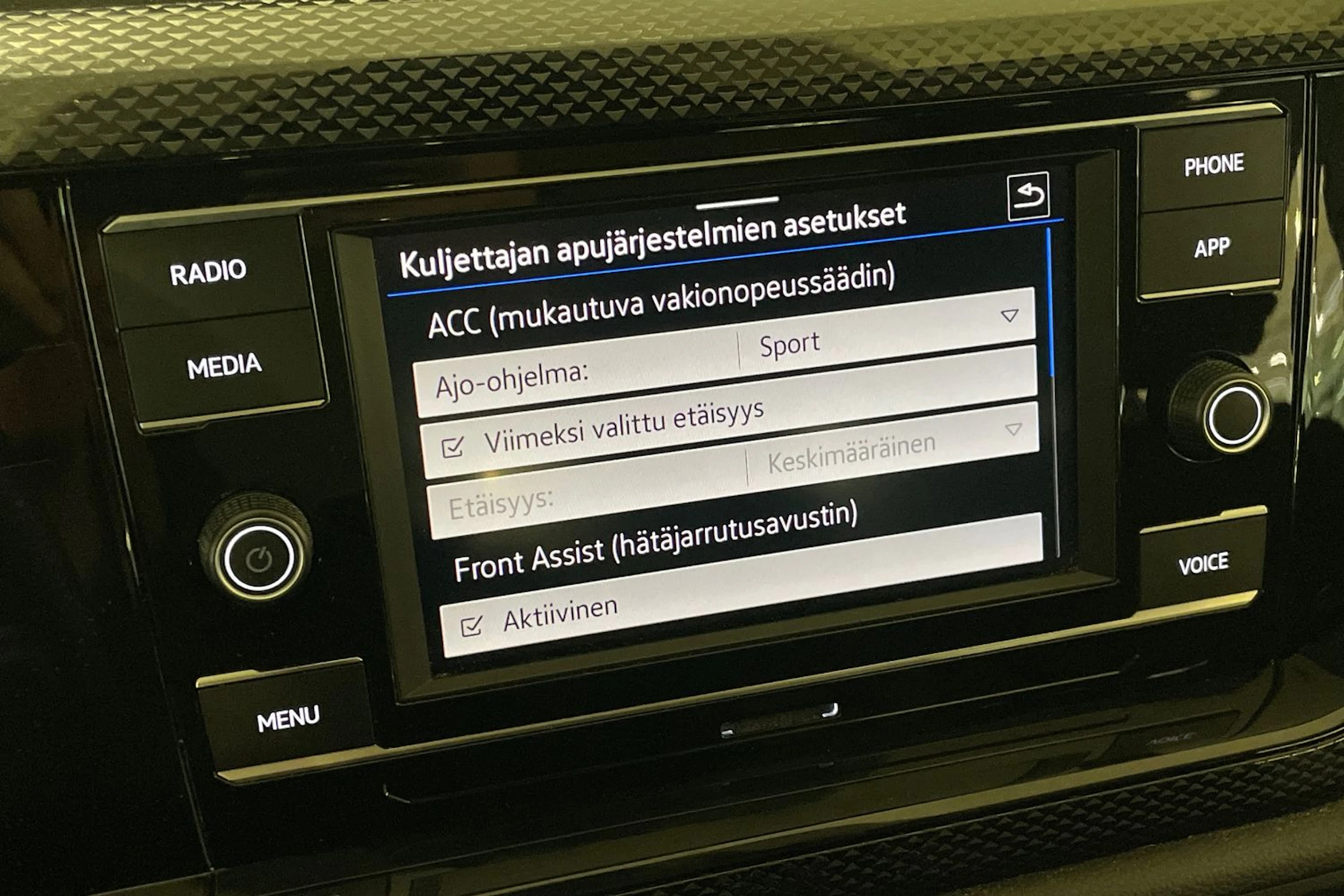 harmaa Volkswagen Taigo 2024 kuva 19.