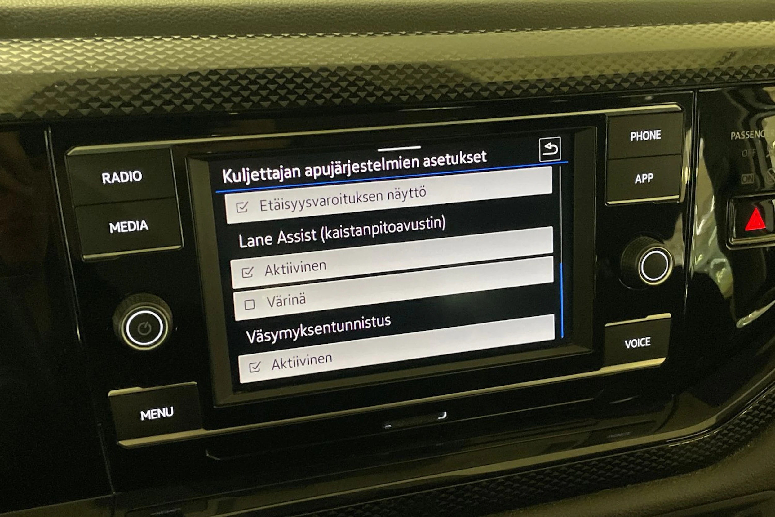 harmaa Volkswagen Taigo 2024 kuva 20.