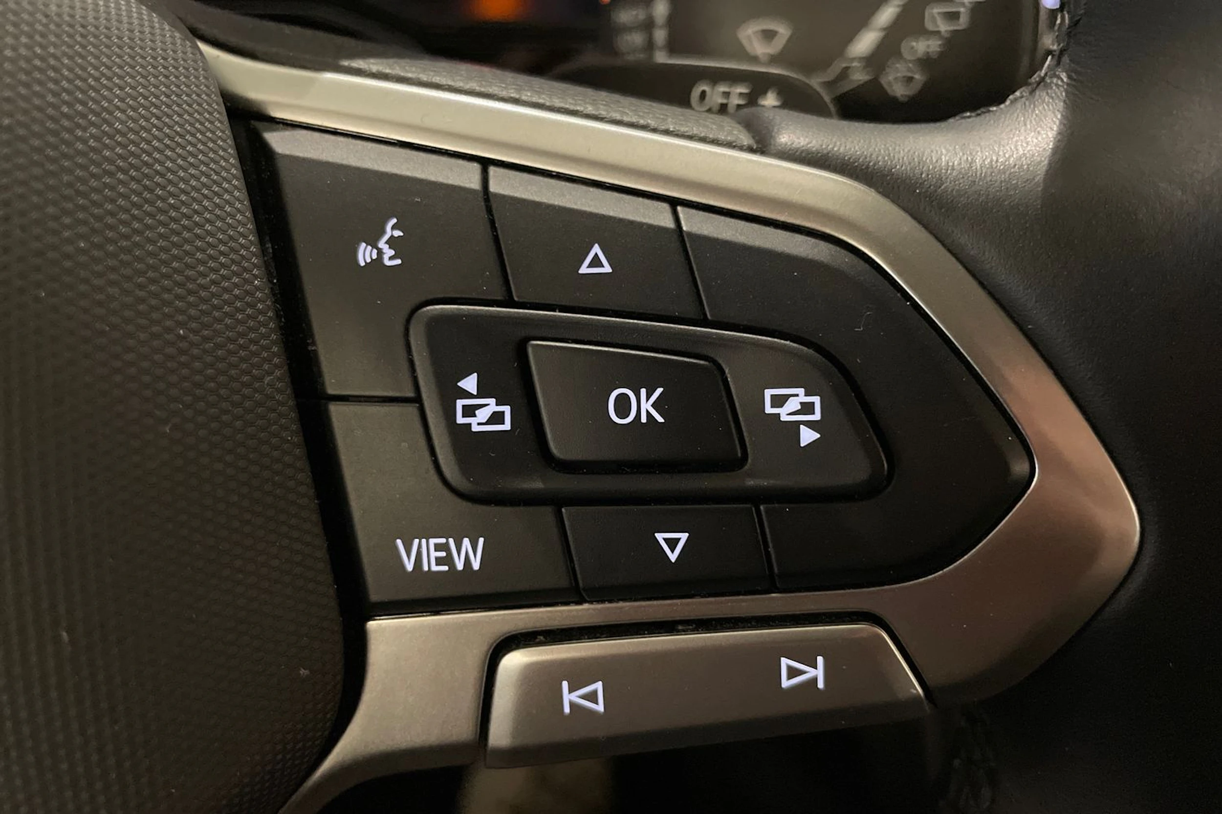 harmaa Volkswagen Taigo 2024 kuva 22.