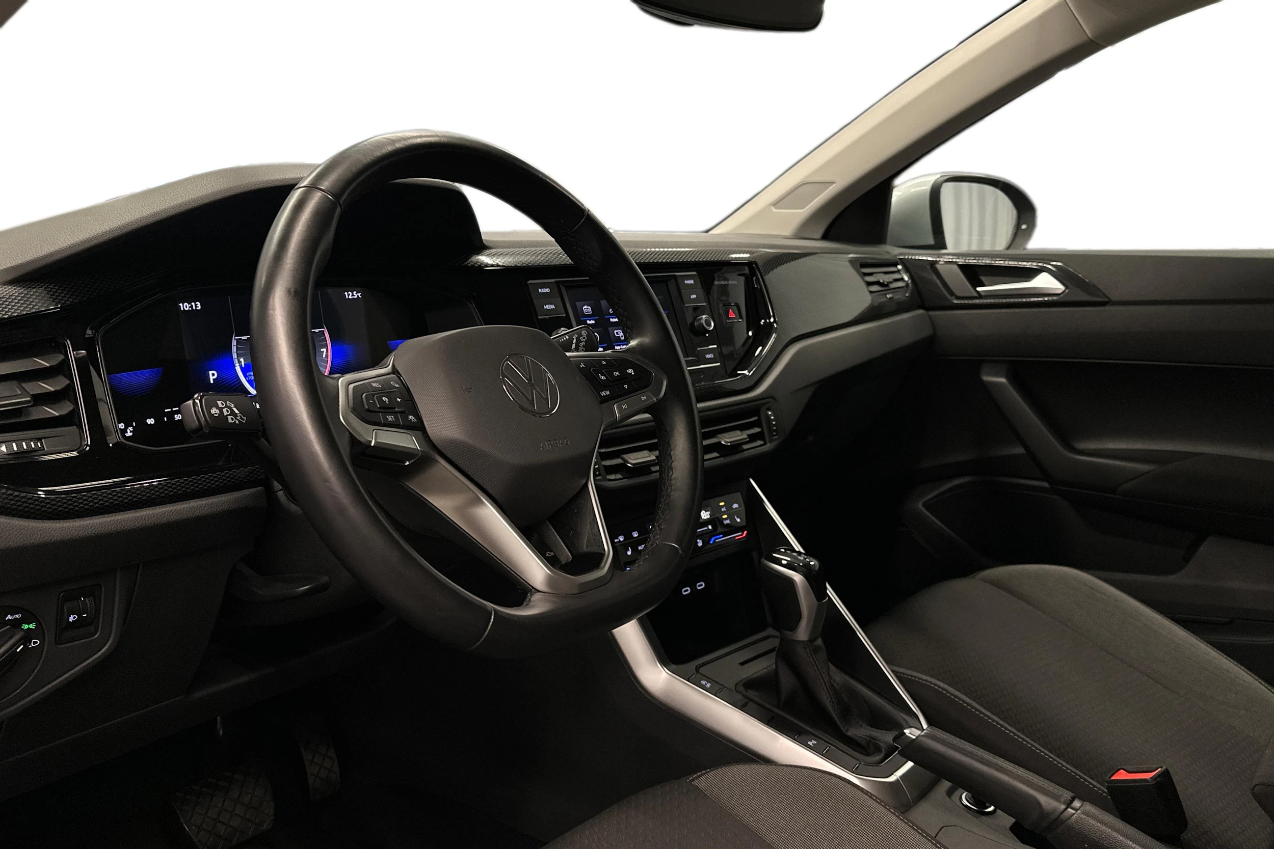 harmaa Volkswagen Taigo 2024 kuva 6.