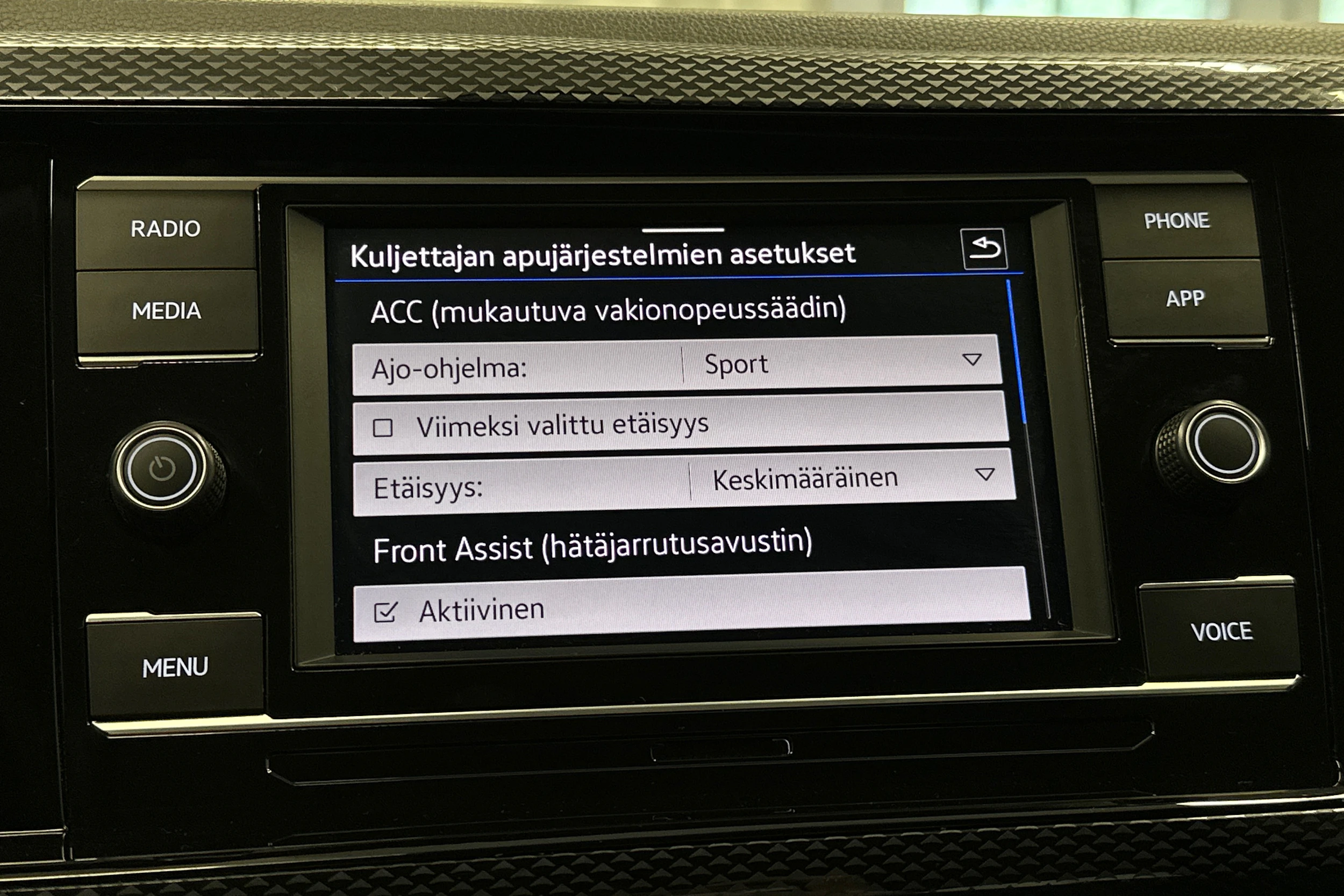 harmaa Volkswagen Taigo 2024 kuva 17.