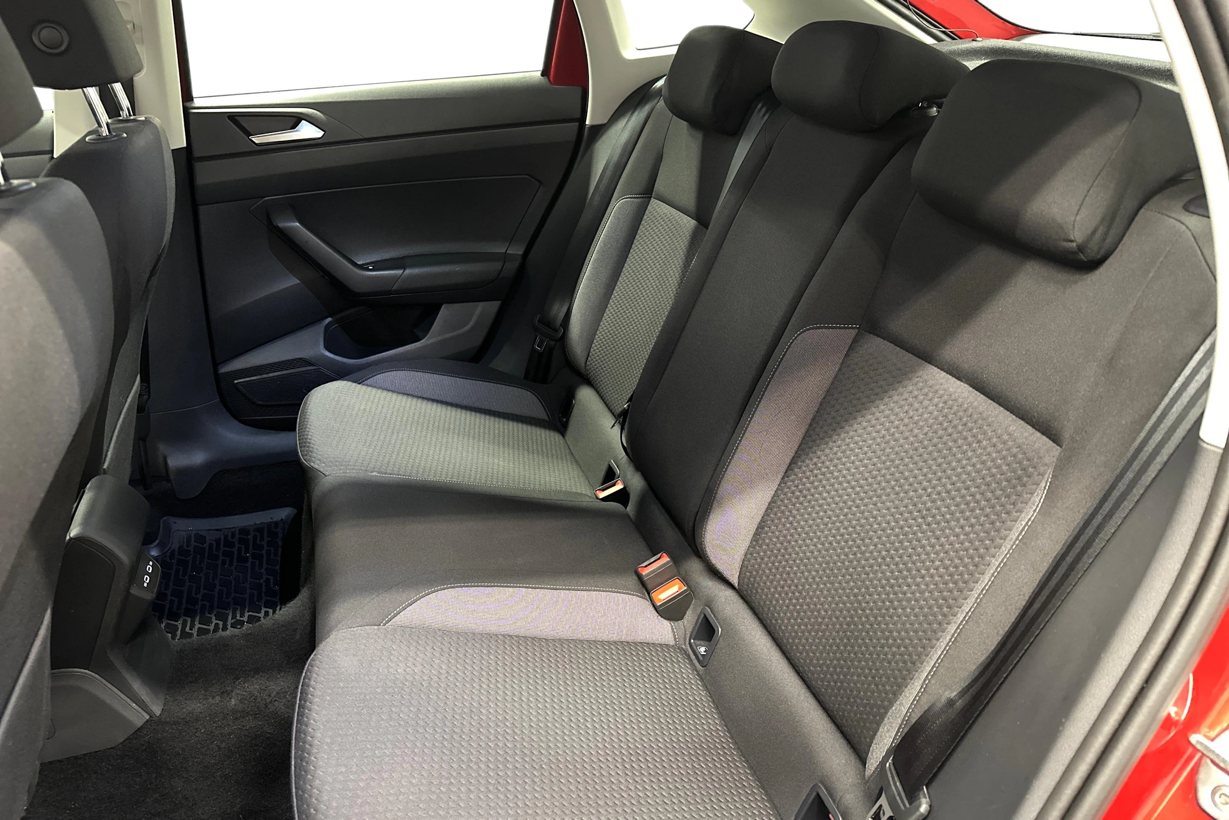 punainen Volkswagen Taigo 2024 kuva 8.