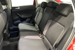 punainen Volkswagen Taigo 2024 kuva 8.
