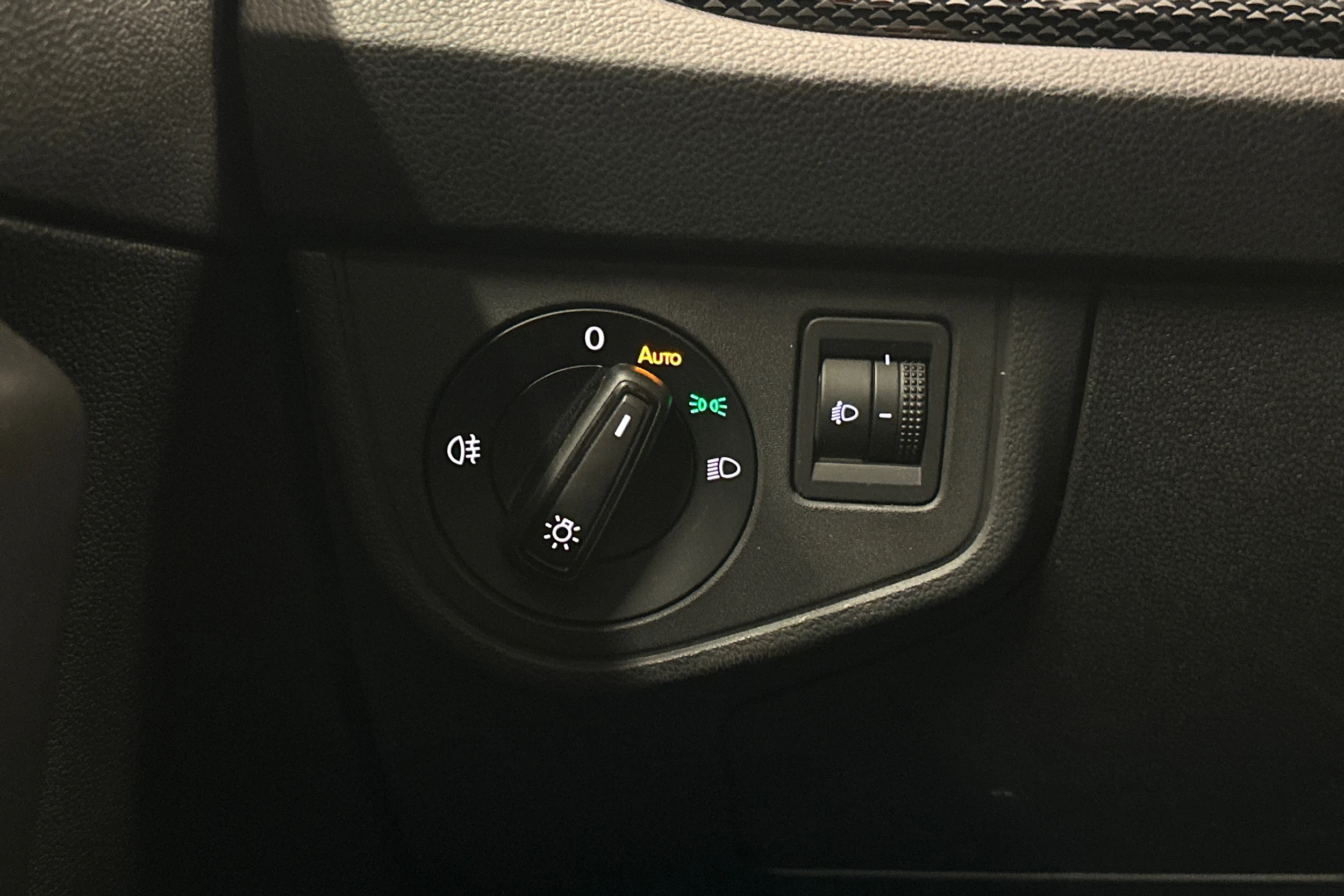 punainen Volkswagen Taigo 2024 kuva 14.