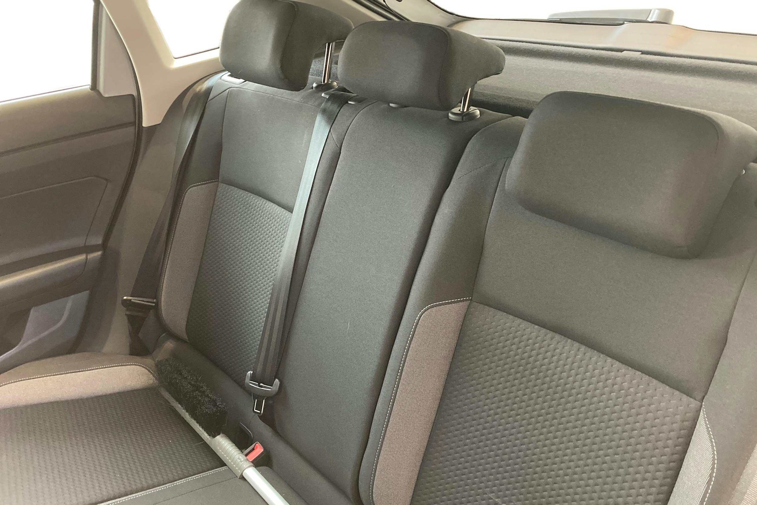 harmaa Volkswagen Taigo 2024 kuva 8.