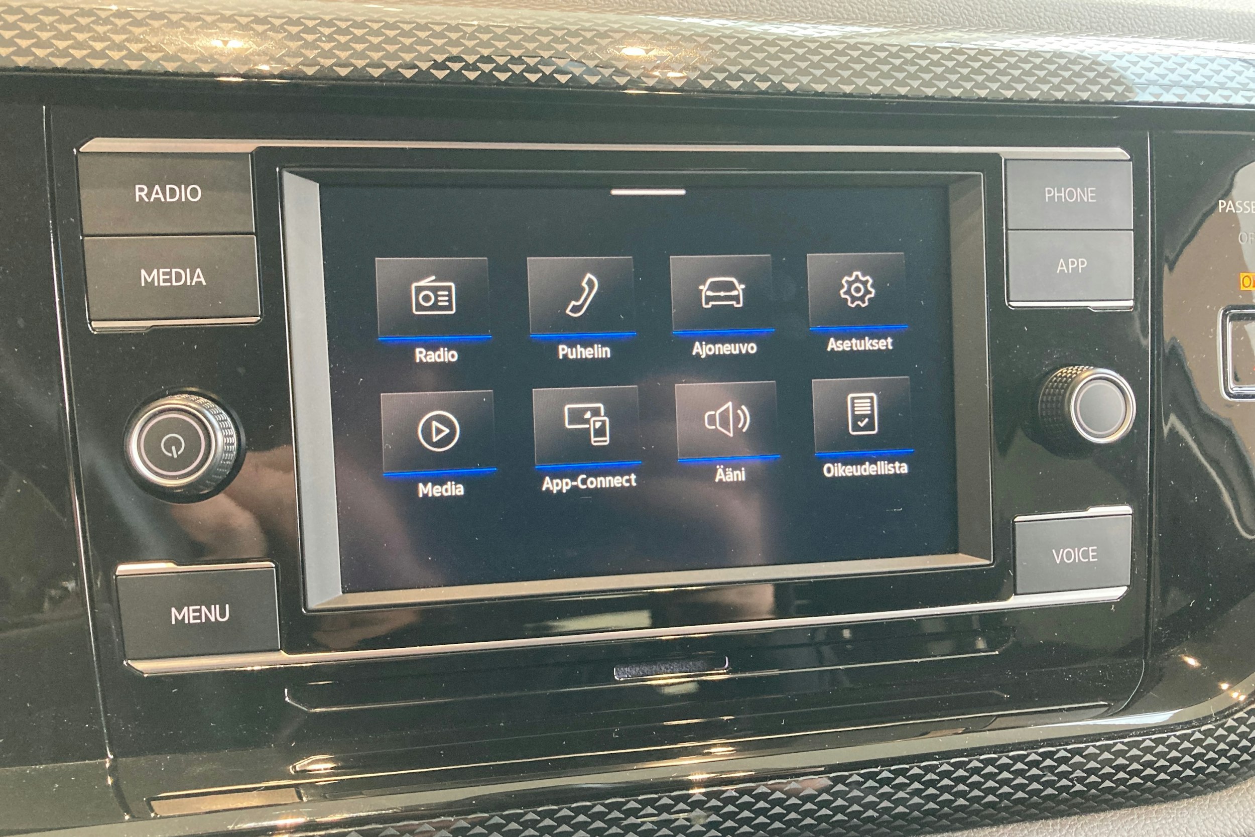 harmaa Volkswagen Taigo 2024 kuva 15.