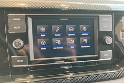 harmaa Volkswagen Taigo 2024 kuva 15.