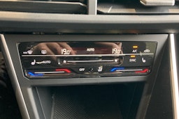 harmaa Volkswagen Taigo 2024 kuva 16.