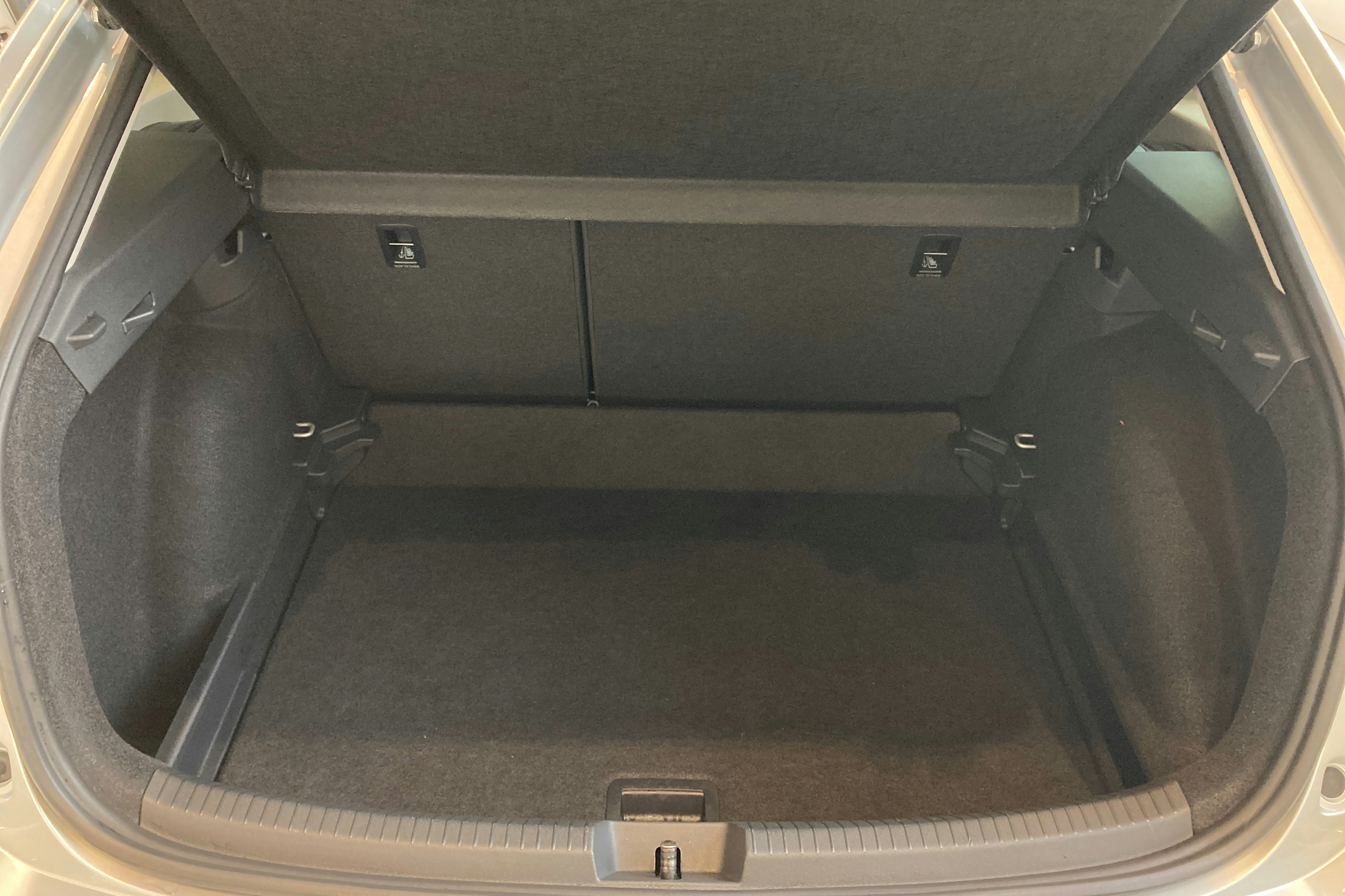 harmaa Volkswagen Taigo 2024 kuva 18.