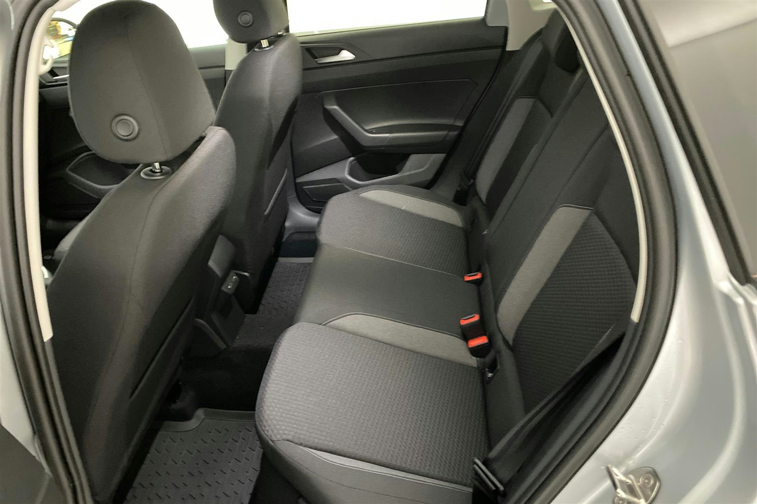 harmaa Volkswagen Taigo 2024 kuva 5.