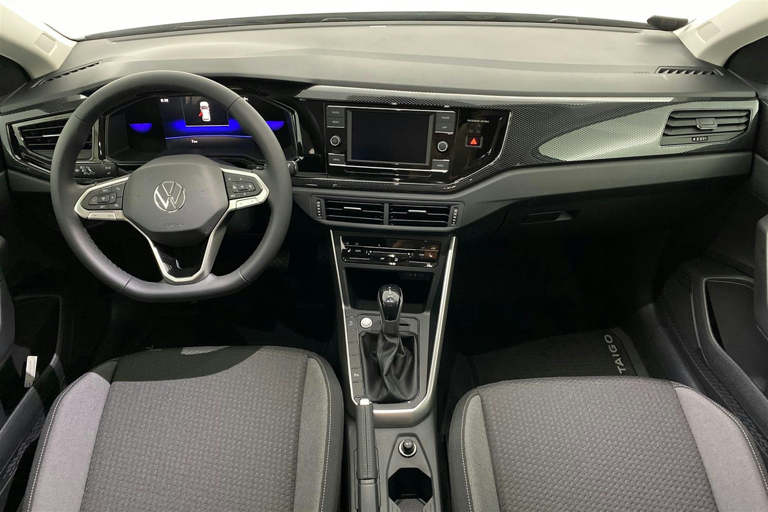 harmaa Volkswagen Taigo 2024 kuva 6.