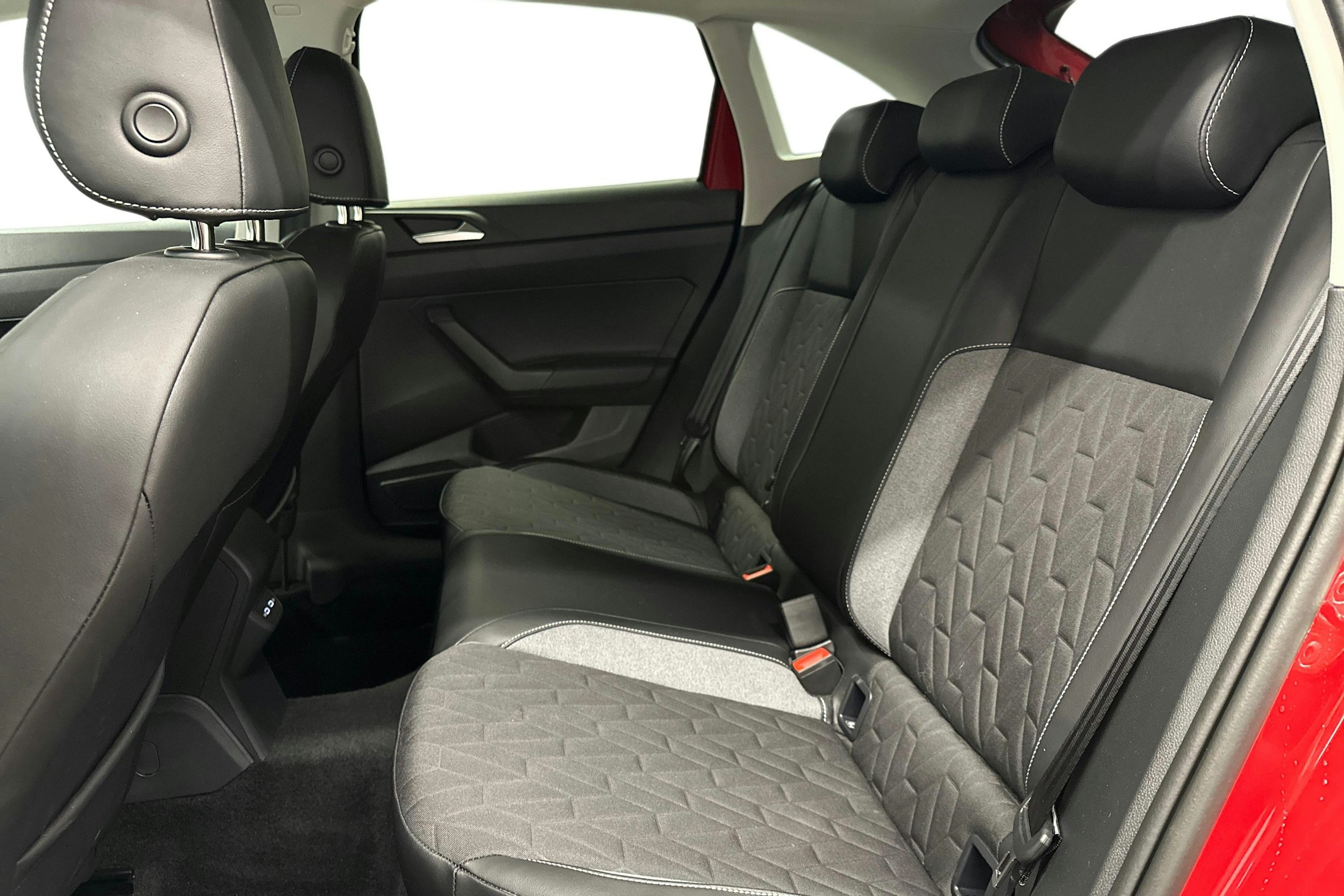 punainen Volkswagen Taigo 2025 kuva 10.