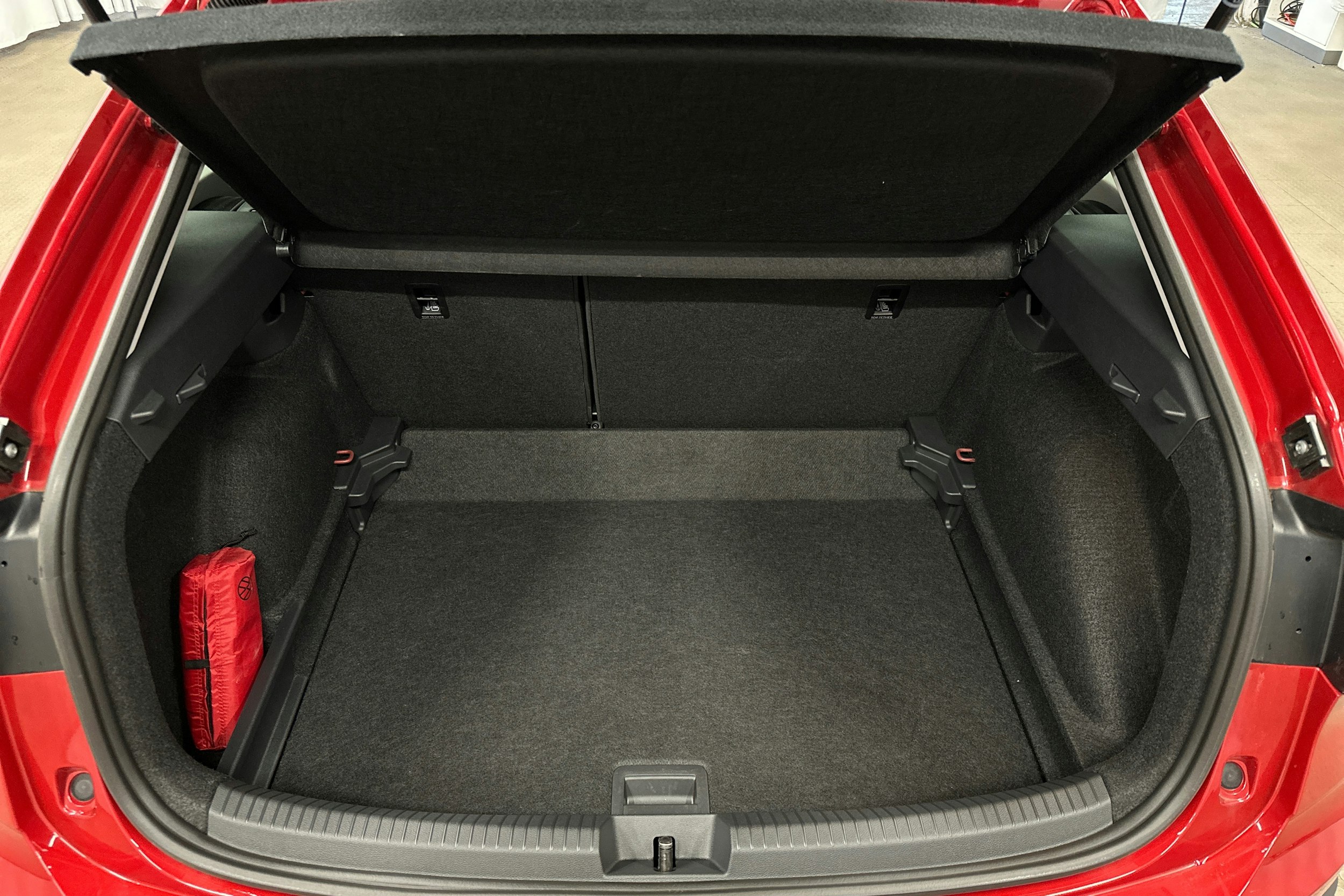 punainen Volkswagen Taigo 2025 kuva 14.